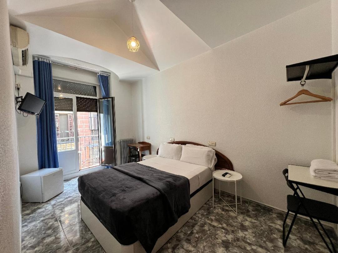 מדריד Hostal Palacios Fuencarral מראה חיצוני תמונה
