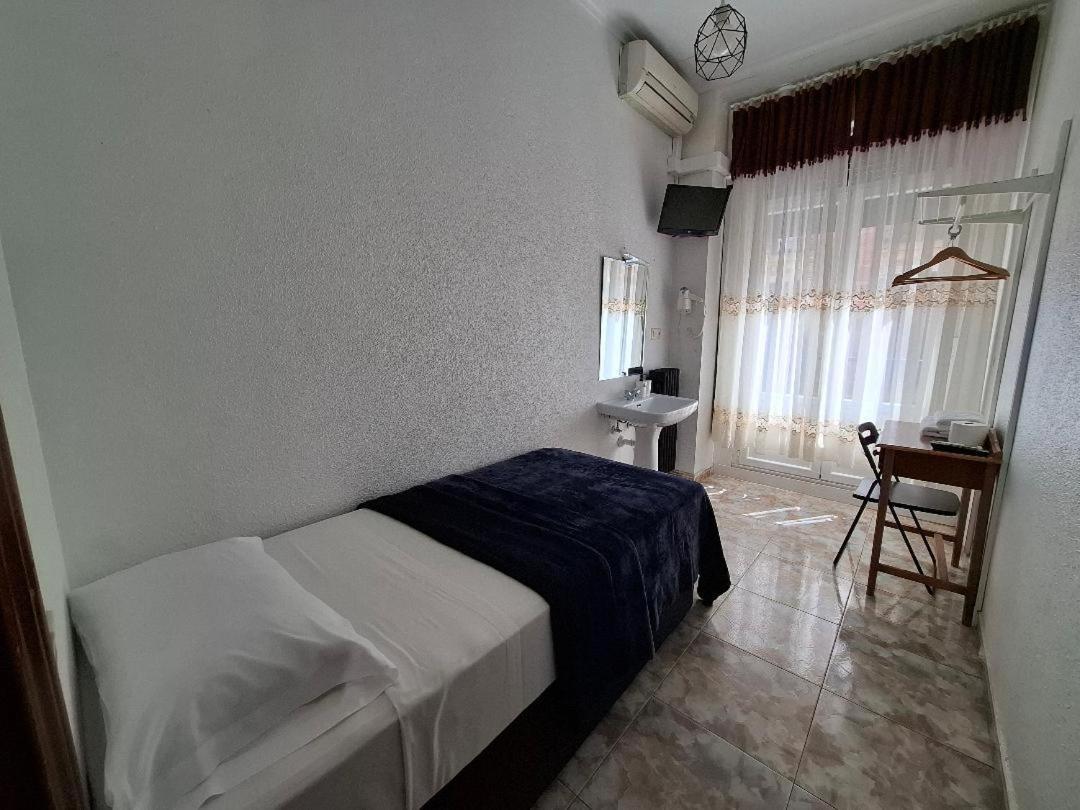 מדריד Hostal Palacios Fuencarral מראה חיצוני תמונה