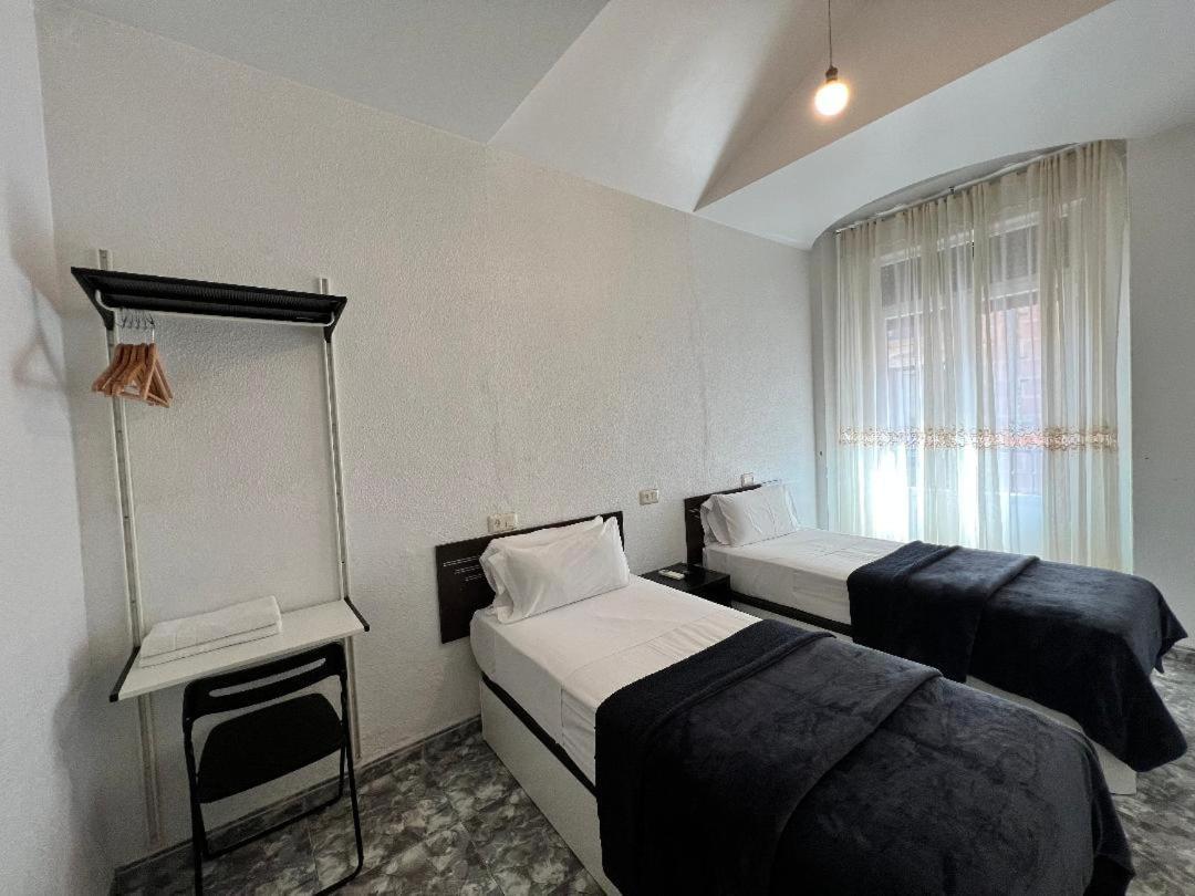 מדריד Hostal Palacios Fuencarral מראה חיצוני תמונה